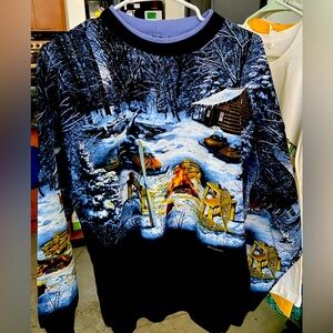 Mens navy sweatshirt winter themed all-over print like new sz: L Art Unlimited